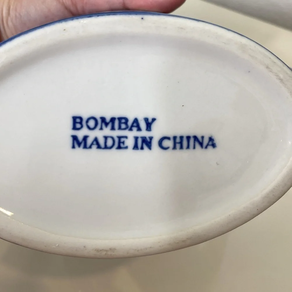 The Bombay Company Vintage Blue and White Teapot‎